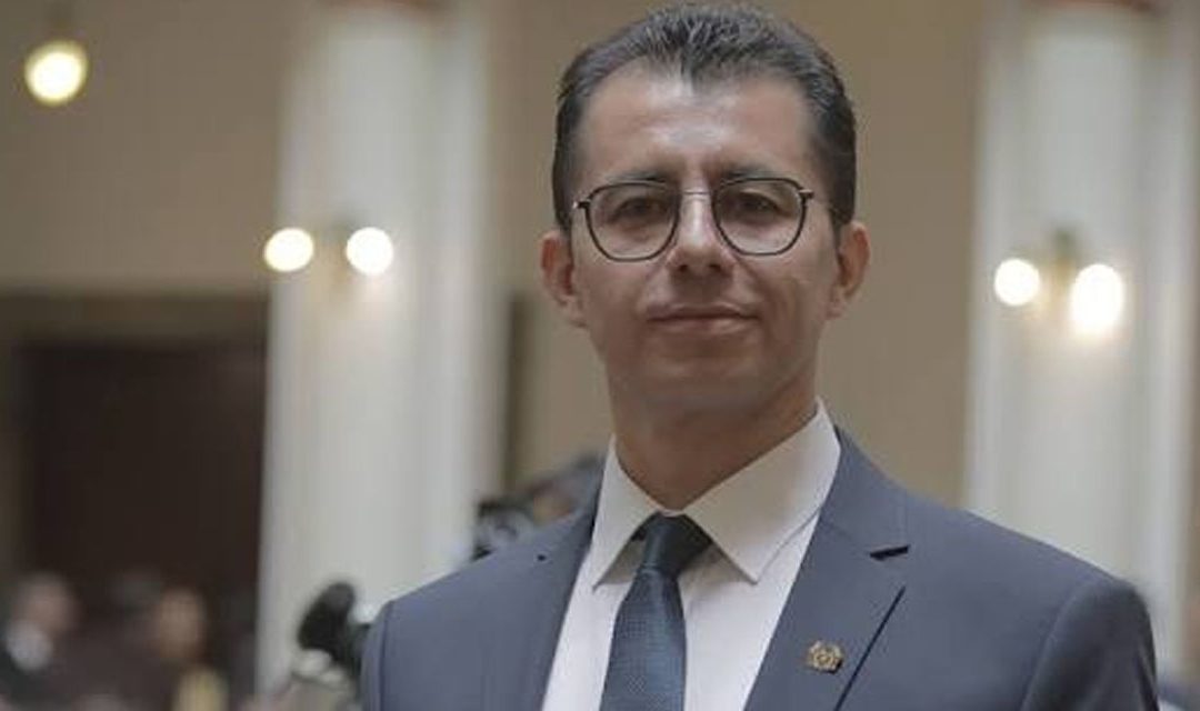 EN 12 DÍAS DE GOBIERNO SURGE LA PRIMERA CRISIS DE GABINETE