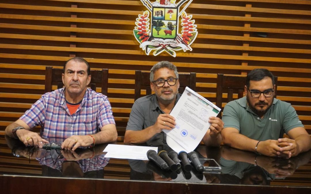 CONCEJO MUNICIPAL EXIGE MÁS DINERO MIENTRAS RETIENE MILLONES PARA SALUD