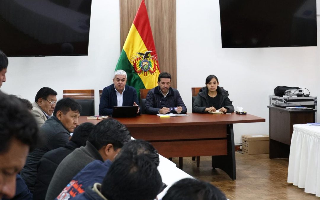 ABC Y TRANSPORTISTAS DEFINEN CRONOGRAMA PARA MEJORAR CARRETERAS NACIONALES