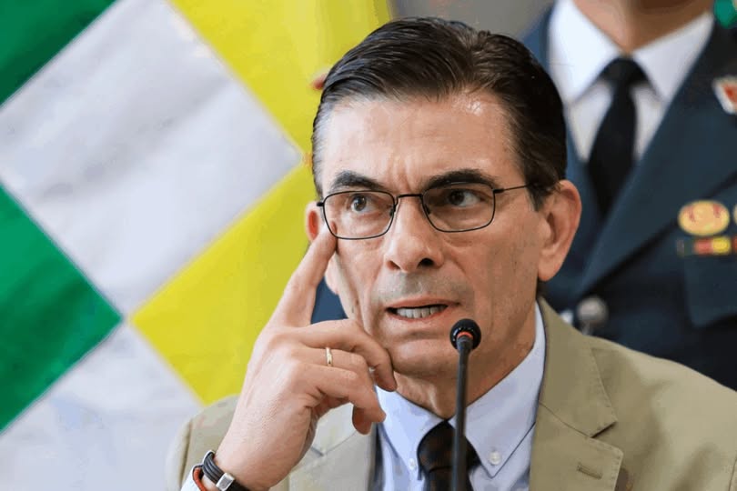 PRESIDENTE PROVOCA ALARMA, GESTORA CONFIRMA BS 203.704 MILLONES ACTIVOS
