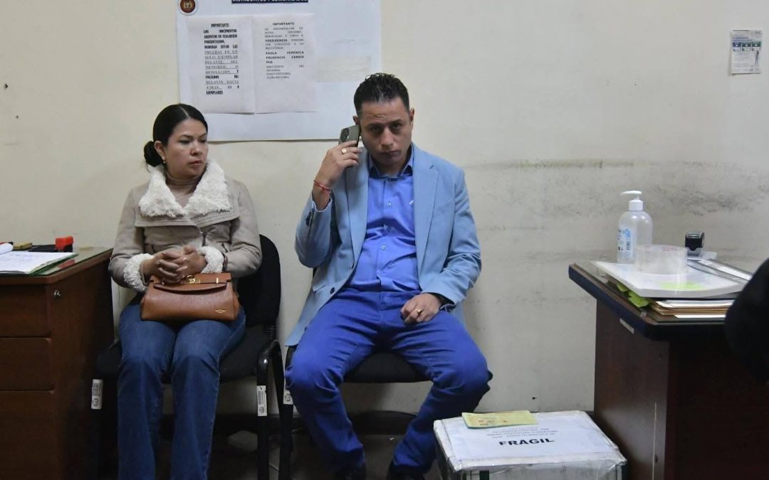 LARA LLAMA “CAMPEÓN DE LA MENTIRA” A RODRIGO PAZ