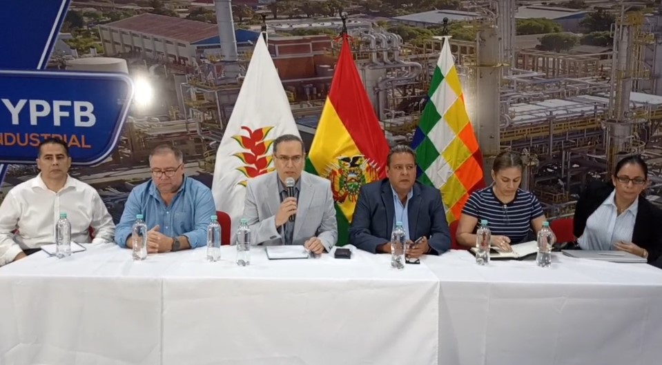 YPFB ADMITE GASOLINA DEFECTUOSA Y RECONOCE MILLONARIO CONTRATO CON TRAFIGURA