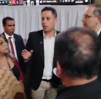 LARA ARREMETE CONTRA MEDINACELI Y AKLY POR CRISIS DE GASOLINA Y CISTERNAS