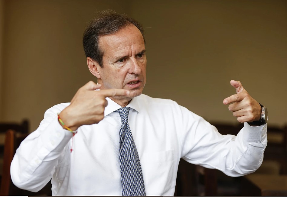 QUIROGA DENUNCIA CONTRADICCIONES EN INFORMES OFICIALES POR BILLETES SERIE B