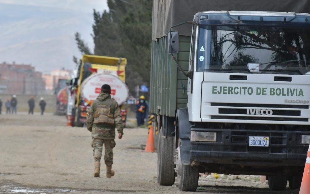 TRANSPORTISTAS CALIFICAN DE SHOW MILITARIZACIÓN EN YPFB