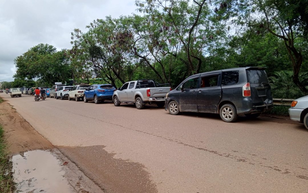 FILAS INTERMINABLES EN TRINIDAD EXPONEN CRÍTICO DESABASTECIMIENTO DE GASOLINA