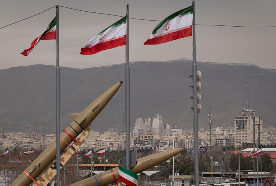 IRÁN GOLPEA BASES DE EE.UU. E ISRAEL Y ANUNCIA ESCALADA MILITAR