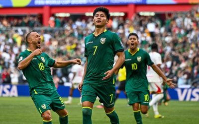 BOLIVIA REMONTA CON AUTORIDAD Y ESTÁ A UN PARTIDO DEL MUNDIAL