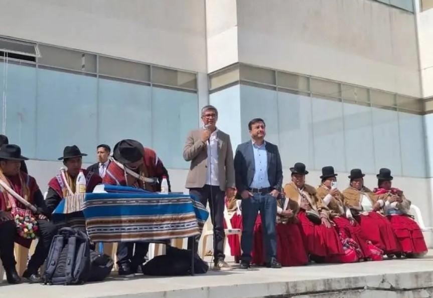 CAMPESINOS ENCARAN AL MINISTRO Y EXIGEN LA VERDAD SOBRE LA GASOLINA DE MALA CALIDAD