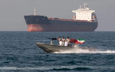 EE.UU. INTENTA FORZAR ORMUZ Y SE RETIRA BAJO ADVERTENCIA IRANÍ