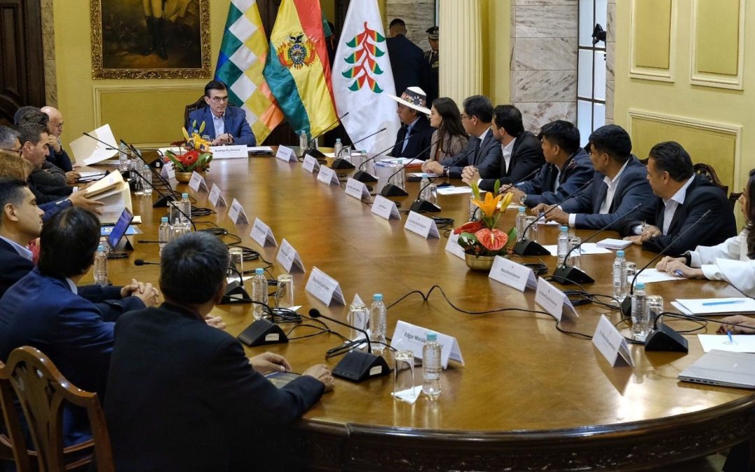 CRISIS Y TEMOR PRESIDENCIAL MARCAN RUMBO INCIERTO DEL PAÍS