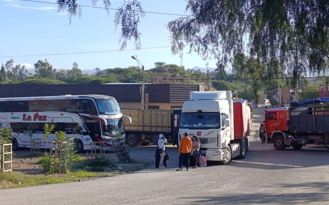PARO NACIONAL DE TRANSPORTE SE ACTIVA ESTE MARTES CON BLOQUEOS EN VARIAS REGIONES, SANTA CRUZ CIUDAD NO PARTICIPA