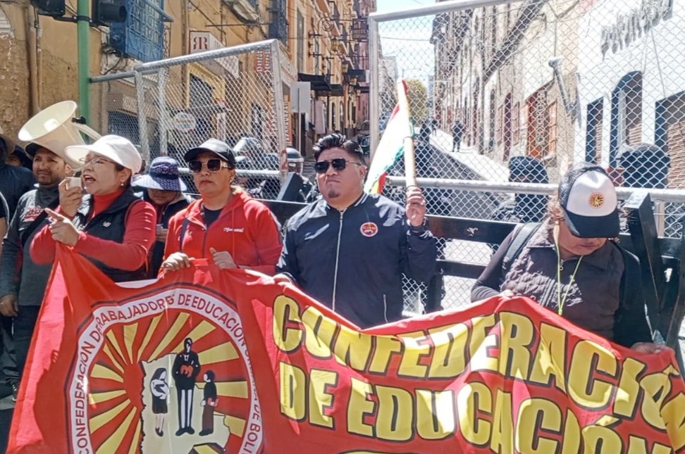 MAESTROS PARAN TRAS SEMANAS DE SILENCIO DEL GOBIERNO
