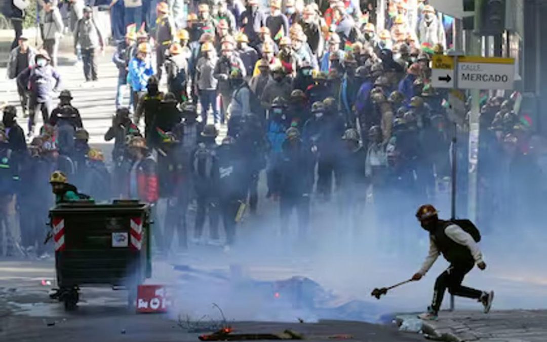 LA PAZ ESTALLA ENTRE FUEGO, GASES Y FURIA POPULAR