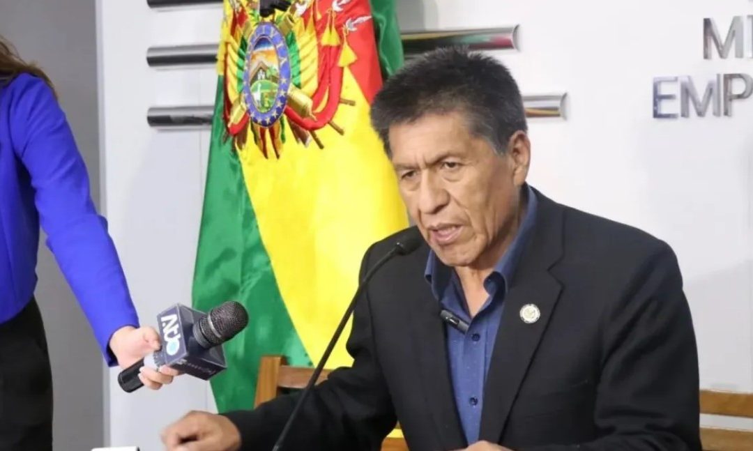 ASESORES DE RODRIGO PAZ QUEDAN BAJO FUEGO TRAS DENUNCIA DE ÉDGAR MORALES