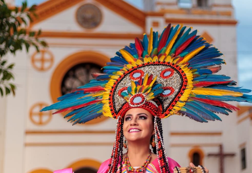 DOMINIQUE ARANCIBIA Y EVELÍN SANDOVAL ASUMEN LA REPRESENTACIÓN DEL FOLKLORE TRINITARIO