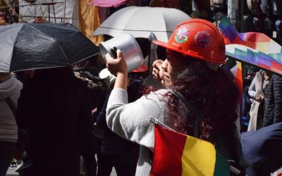 MADRES TOMAN LAS CALLES Y ACUSAN A PAZ POR LA CRISIS