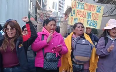 MAESTROS PACEÑOS TOMAN LAS CALLES Y DESCONOCEN PACTO DEL GOBIERNO