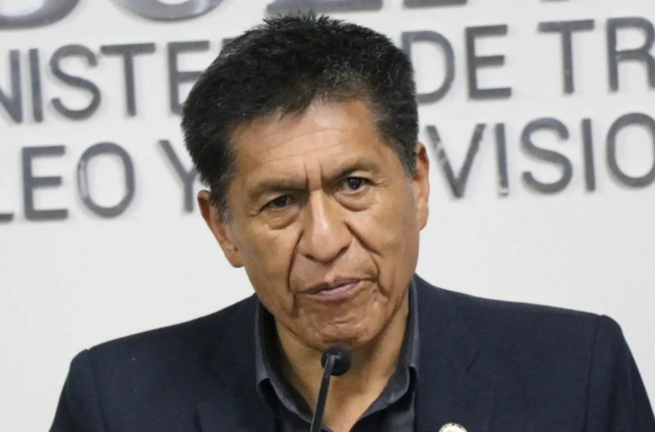 EXMINISTRO DENUNCIA QUE EXTRANJEROS INFLUYEN EN LAS DECISIONES DE PAZ