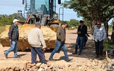 ALCALDE VERIFICA AVANCE DEL BACHEO EN UNA DE LAS AVENIDAS MÁS TRANSITADAS DE SANTA ANA