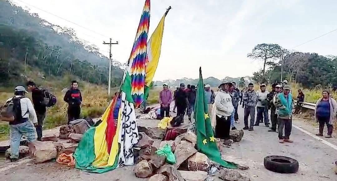 UN MES DE PROTESTAS SIN SOLUCIÓN