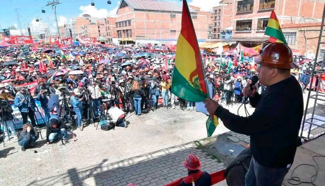 COB RATIFICA BLOQUEOS Y EXIGE LA RENUNCIA DE PAZ