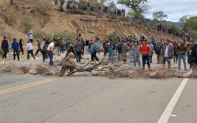 BLOQUEOS SE EXPANDEN EN SEIS DEPARTAMENTOS Y LA PRESIÓN CONTRA EL GOBIERNO ESCALA