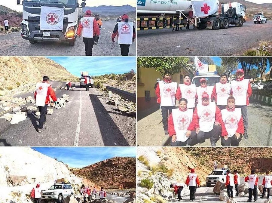 MOVILIZADOS RESPETAN EN CORREDOR HUMANO PARA QUE LLEGUE OXIGENO A POTOSÍ
