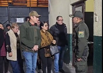 LARA VERIFICA SITUACIÓN DE DIRIGENTES DE LA COB Y EXIGE RESPETO AL DEBIDO PROCESO