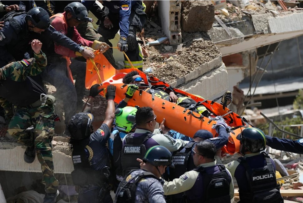 RESCATISTAS LOGRAN SALVAR A 6.461 PERSONAS TRAS EL TERREMOTO EN VENEZUELA