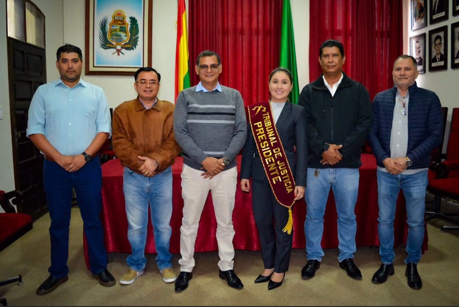 PRESENTAN DENUNCIA PENAL CONTRA DOS VOCALES DE SANTA CRUZ POR PRESUNTO PREVARICATO