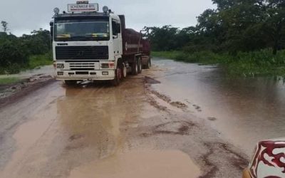 LLUVIAS SATURAN CAMINOS EN EL BENI Y SUSPENDEN LA CIRCULACIÓN DE TRANSPORTE DE CARGA