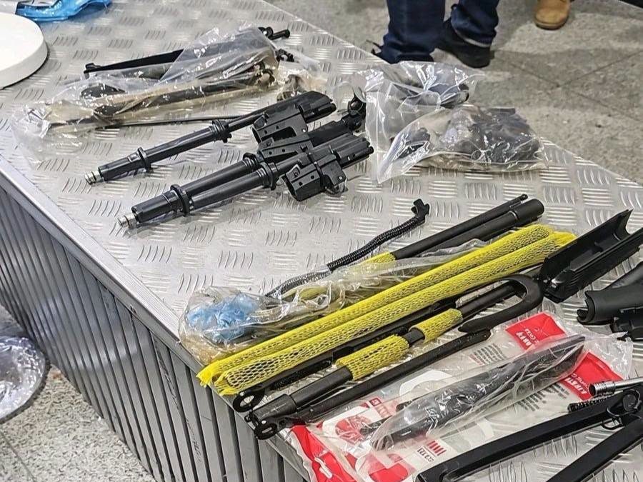 FUSILES MILITARES BURLAN CONTROL ADUANERO EN AEROPUERTO DE VIRU VIRU