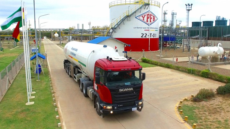 ECONOMÍA AFIRMA QUE LA SUBVENCIÓN AL COMBUSTIBLE ALIMENTA EL CONTRABANDO Y EL DESABASTECIMIENTO