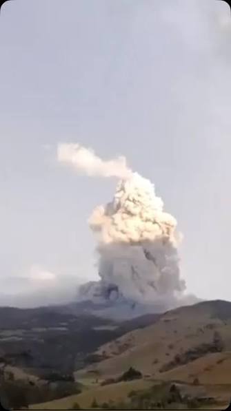 COLOMBIA: PURACÉ ELEVA SU ACTIVIDAD Y OBLIGA A CERRAR AEROPUERTO DE POPAYÁN