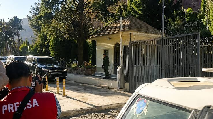 ALLANAN VIVIENDAS DE FERNANDO CERIMEDO Y HALLAN BS 500.000, DIVISAS Y UNA GRANJA DE BOTS