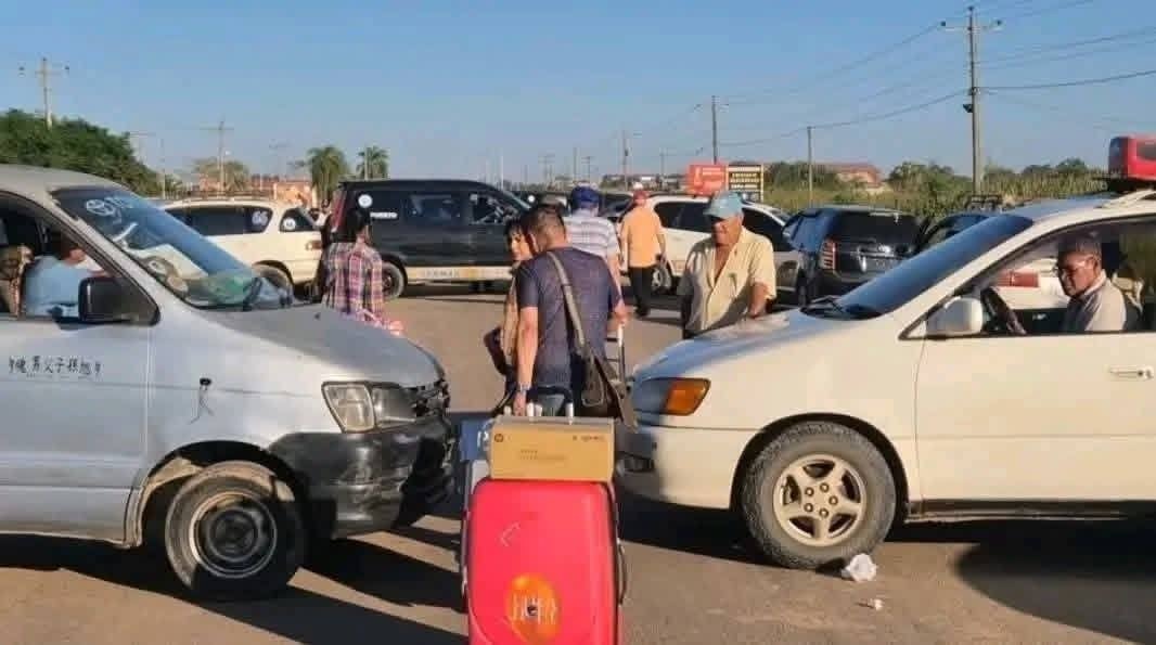 TRANSPORTISTAS DEL BENI ANALIZAN PARO POR DIÉSEL Y GASOLINA