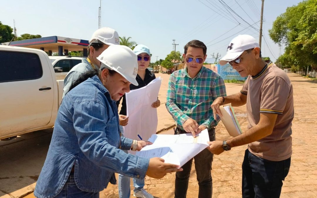 CLAUDIO LÓPEZ ACOMPAÑA REVISIÓN DE PROYECTOS PARA CALLES DE SANTA ANA DEL YACUMA