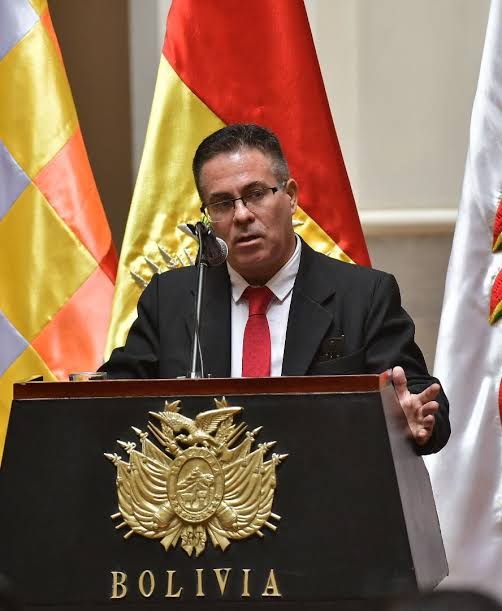 URIOSTE PROMETE UNA FISCALÍA INDEPENDIENTE Y AMENAZA CON CÁRCEL A QUIEN INTENTE SOBORNARLO