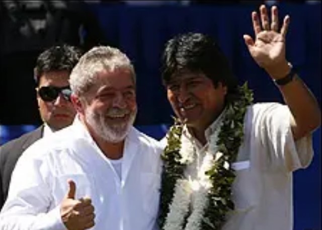 EVO MORALES FELICITA A LULA Y CELEBRA SU VICTORIA EN BRASIL