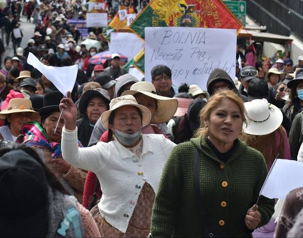 GREMIALES AMENAZAN CON MOVILIZACIONES EN NOVIEMBRE POR CAÍDA DE VENTAS Y ALZA DE TARIFAS